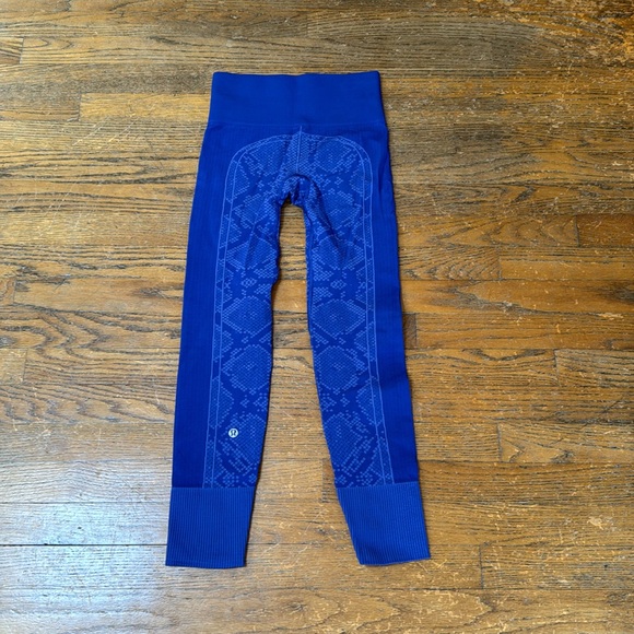 Womens Lululemon Ebb to Street leggings. Size 4 - Picture 2 of 3